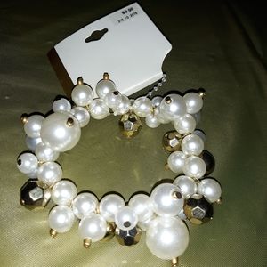 Faux Pearl and Gold Beaded stretch Bracelet NWT